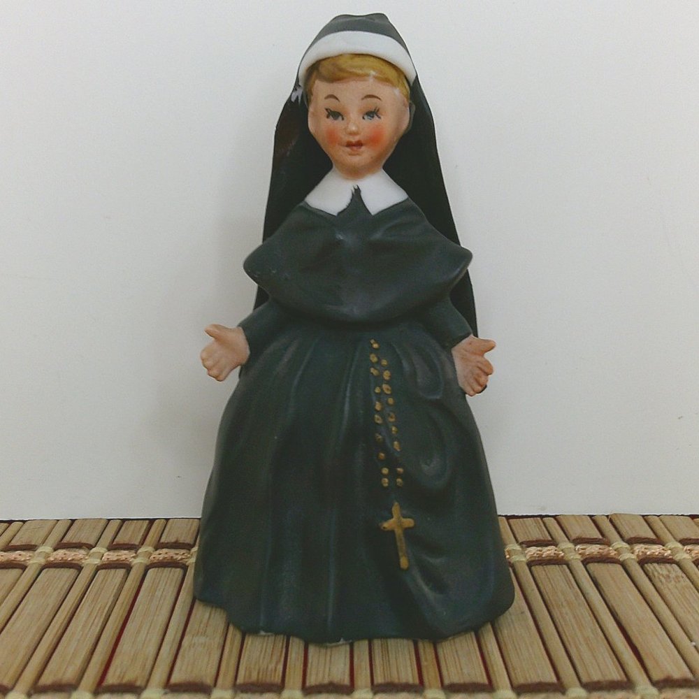 Lefton Porcelain Nun Figurine Postulant Vintage 4" Bisque